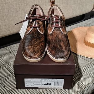 Women's natural oxford size 11